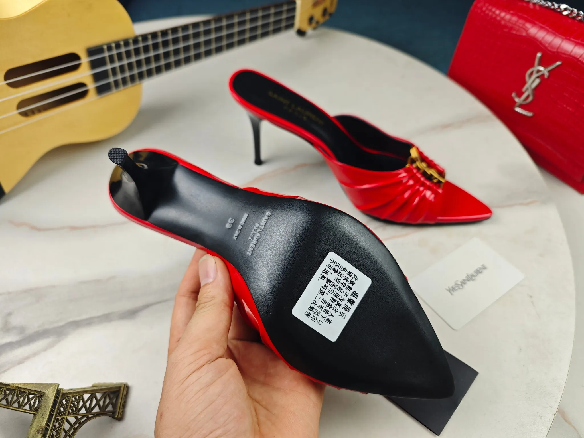 👟👟Ex-factory price 520👟👟 【Saint Laurent】Yves Saint Laurent, stiletto heel YSL sandals💃2024 early autumn counter synchronized with the latest styles, YSL, decoration👠 Classic and high-quality glamorous masterpieces, the hottest spring and summer series in the counter, with temperament, fashion, classic and attractive design style 😌The on-foot effect is particularly beautiful〰️, the material is imported from Italy, small black cow, imported black patent leather, lining, and foot pads; sheepskin, heel height, stiletto 9cm, size 35-41 (34.41.42 must be customized, non-returnable) outsole; imported genuine leather outsole, complete with counter packaging